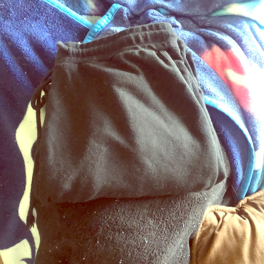 Thin sweatpants with pockets !